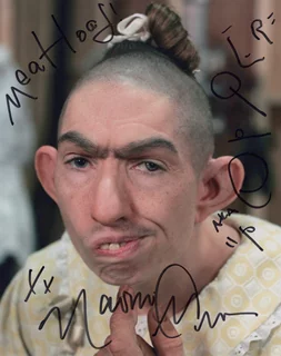 Naomi Grossman autograph