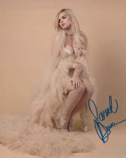 Sarah Donna autograph