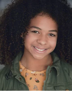 Ava Elise Farmer autograph