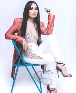 Kelli Berglund autograph