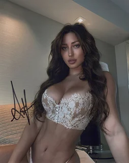 Stefanie Gurzanski autograph