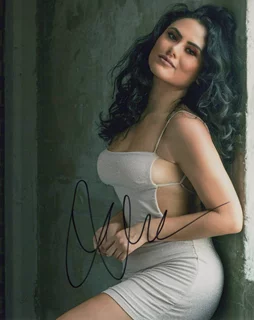 Geraldine Moreno autograph