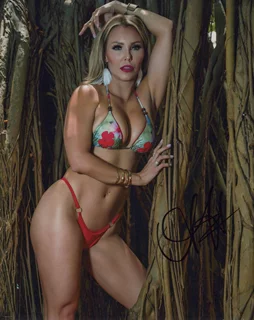 Amberly Nicole autograph