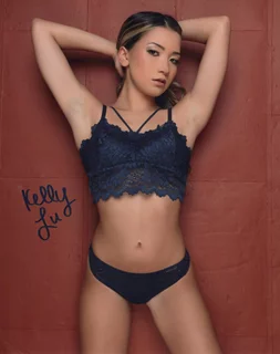 Kelly Lu autograph