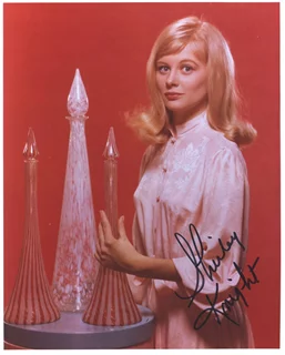 Shirley Knight autograph