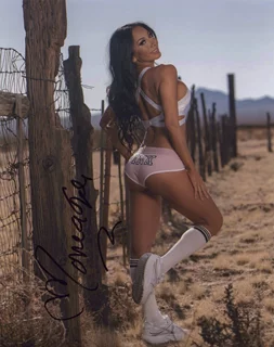 Monica Goe autograph