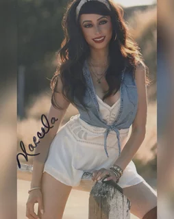 Marcela Navarrete autograph