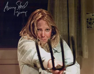 Amy Steel autograph