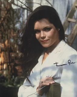 Francesca Gonshaw autograph