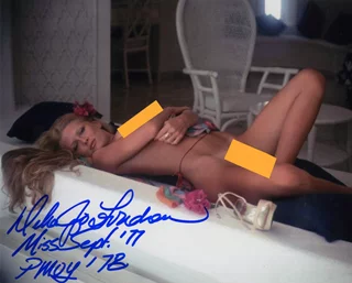 Debra Jo Fondren autograph