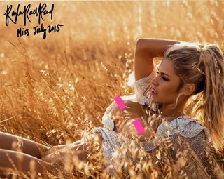 Kayla Rae Reid autograph