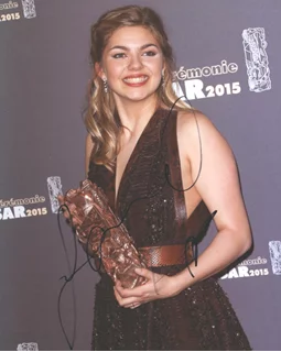 Louane Emera autograph