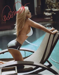 Donna D'Errico autograph