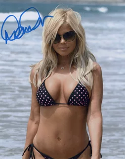 Donna D'Errico autograph