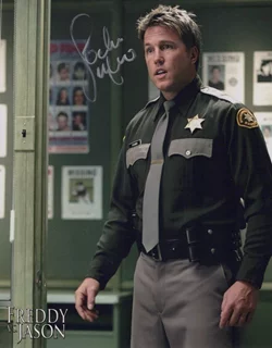 Lochlyn Munro autograph