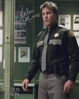 Lochlyn Munro autograph