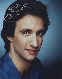 Bronson Pinchot autograph