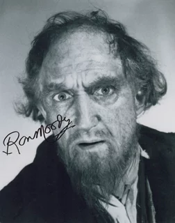 Ron Moody autograph