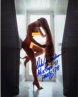 Debra Jo Fondren autograph