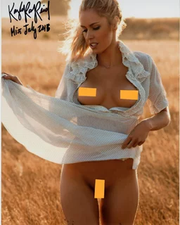 Kayla Rae Reid autograph