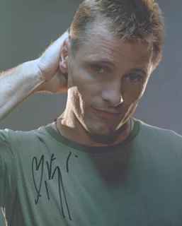 Viggo Mortensen autograph