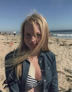 Rachelle Henry autograph