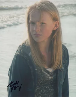 Rachelle Henry autograph