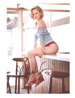 Mena Suvari autograph