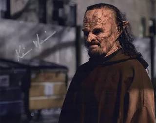 Kevin Weisman autograph