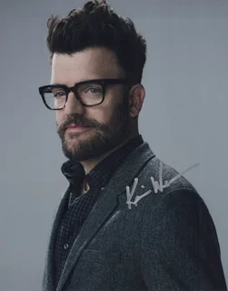 Kevin Weisman autograph