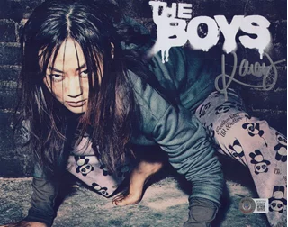 Karen Fukuhara autograph