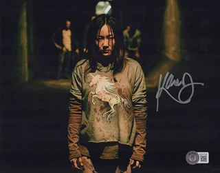 Karen Fukuhara autograph