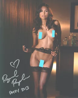 Raquel Pomplun autograph