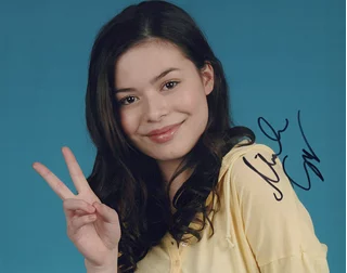 Miranda Cosgrove autograph
