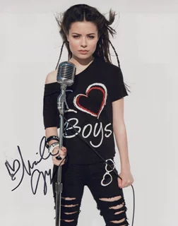 Miranda Cosgrove autograph