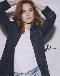 Megan Elizabeth autograph