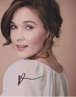 Megan Elizabeth autograph