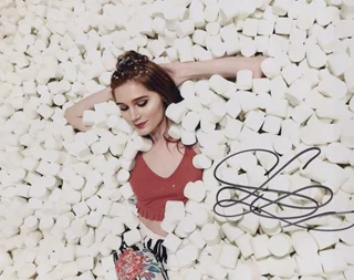 Serena Laurel autograph