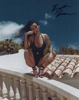 Kayla Lauren autograph