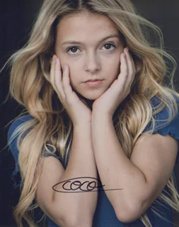 Coco Quinn autograph