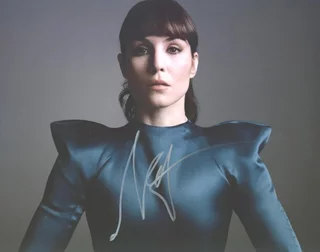 Noomi Rapace autograph