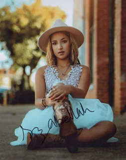 Izabellah Rae Diez autograph
