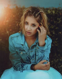 Izabellah Rae Diez autograph
