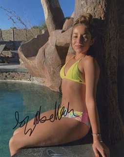 Izabellah Rae Diez autograph