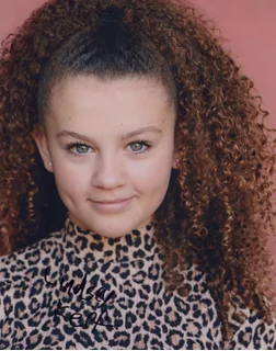 Lindsey Keefe autograph