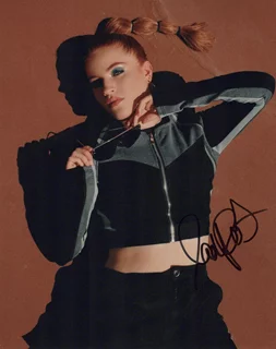 Jade Patteri autograph