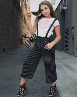 Piper Rockelle autograph
