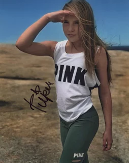Piper Rockelle autograph