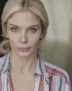 Jocelyn Saenz autograph