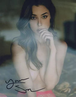 Lauren Summer autograph